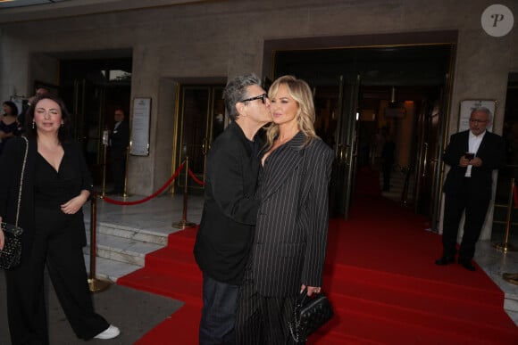 Marc Lavoine et sa compagne Adriana Karembeu arrivant au "Concerto pour la Paix" organisé par Omar Harfouch au Théâtre des Champs Élysées à Paris, France, le 18 Septembre 2024