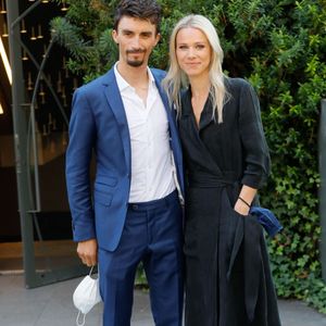 "Première course de l'année en mode 'touriste', c'est pas mal non plus...", s'amuse Marion Rousse
 
Exclusif - les coureurs cyclistes Julian Alaphilippe et sa compagne Marion Rousse - Arrivées de l'émission "Vivement Dimanche" qui sera diffusée le 24 octobre 2021 au Studio Gabriel à Paris, France, le 14 octobre 2021. © Christophe Clovis / Bestimage