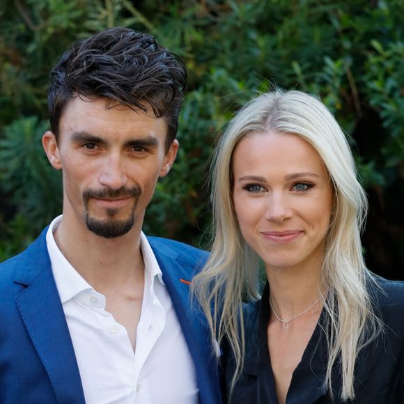 Belle journée avec Nino pour Marion Rousse et Julian Alaphilippe
 
Exclusif - les coureurs cyclistes Julian Alaphilippe et sa compagne Marion Rousse - Arrivées de l'émission "Vivement Dimanche" au Studio Gabriel à Paris, France. © Christophe Clovis / Bestimage