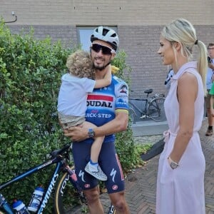 Marion Rousse était avec son fils Nino pour le soutenir
 
Marion Rousse, Julian Alaphilippe et leur fils Nino.