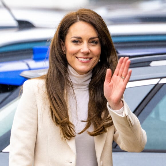 La preuve est, ce 22 septembre soit deux semaines après avoir annoncé la fin de sa chimiothérapie, la princesse de Galles  s'est rendue dans la matinée à l'église Crathie Kirk à Balmoral.
Londres, ROYAUME-UNI - La duchesse de Cambridge, Kate Middleton, a fait le point sur son traitement et son rétablissement.