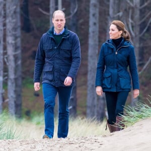 Pour rappel au même endroit, cet été, ils avaient été vus ensemble pour assister à l'office religieux loin des regards indiscrets.
Londres, ROYAUME-UNI - La duchesse de Cambridge, Kate Middleton, a fait le point sur son traitement et son rétablissement.