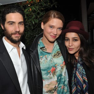 Et de compléter : "C'est à dire quelqu'un qui vient prendre une photo avec vous et qui vous dit des gentillesse alors que vous ne le connaissez pas".
Lea Seydoux, Tahar Rahim et Leila Bekhti - Soiree du film " Grand Central " sur la plage Magnum lors du 66eme festival de Cannes le 18 mai 2013.