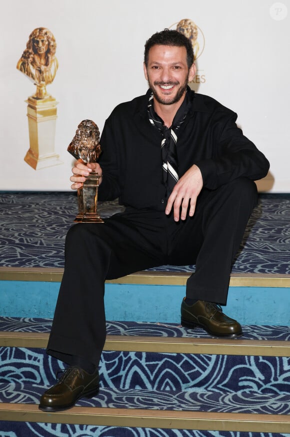 Vincent Dedienne (Molière du Comédien dans un spectacle de Théâtre privé) - 35ème cérémonie des Molières aux Folies Bergère à Paris le 6 mai 2024. © Coadic Guirec / Bestimage