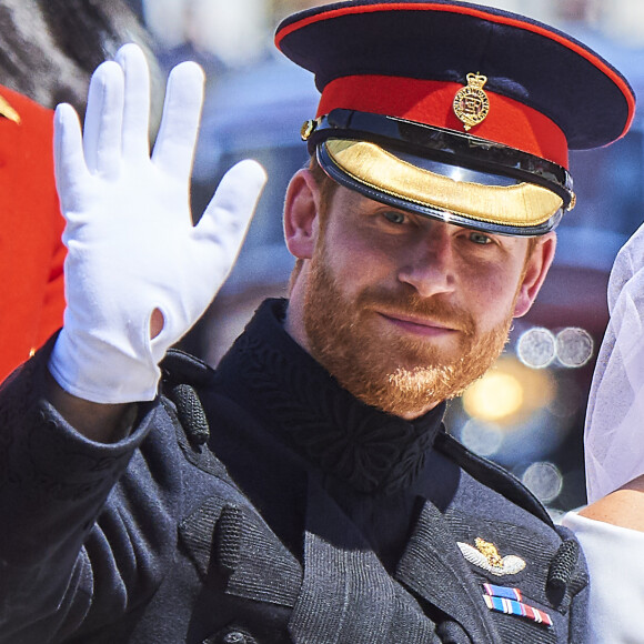 Un exeprt a affirmé au Daily Mail que le prince semblait prendre ses distances avec son épouse Meghan Markle
Le prince Harry, duc de Sussex, et M. Markle, duchesse de Sussex, en calèche à la sortie du château de Windsor après leur mariage à Windsor le 19 mai 2018. © Jack Abuin via ZUMA Wire / Bestimage