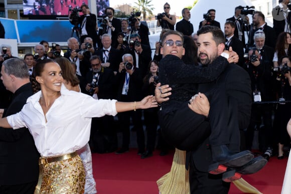 Alice Belaidi, Artus et un acteur du film "Un p'tit truc en plus" - Montée des marches du film " Le comte de Monte-Cristo " lors du 77ème Festival International du Film de Cannes, au Palais des Festivals à Cannes. Le 22 mai 2024 © Jacovides-Moreau / Bestimage 