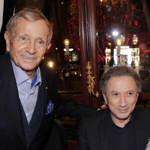 Jean Poniatowski, Michel Drucker et guest lors de la soirée du 41ème cocktail des écrivains du Cercle MBC dans les salons du Fouquet's à Paris, France, le 28 novembre 2018. © Cedric Perrin/Bestimage 