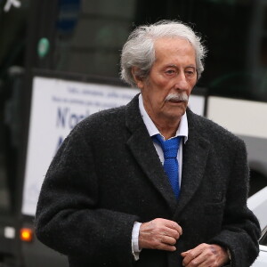 Adoptant ensemble un mode de vie assez particulier 
Jean Rochefort - Obsèques de Danièle Delorme en l'église de Saint-Germain-des Prés à Paris. Le 23 octobre 2015.