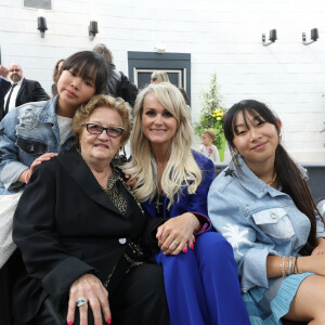 Etan très fusionnelle avec ses deux filles Jade et Joy, la femme d'affaires l'est aussi avec d'autres membres de sa famille. A l'instar de sa grand-mère Elyette Boudou alias Mamie Rock. 
Exclusif - Elyette Boudou (Mamie Rock), Laeticia Hallyday et ses filles Jade et Joy - Laeticia Hallyday reçoit la médaille de la ville de Toulouse en compagnie de ses filles et d'Elyette Boudou avant de quitter l'Esplanade Johnny Hallyday.  © Dominique Jacovides/Bestimage  No web/No blog pour Belgique/Suisse