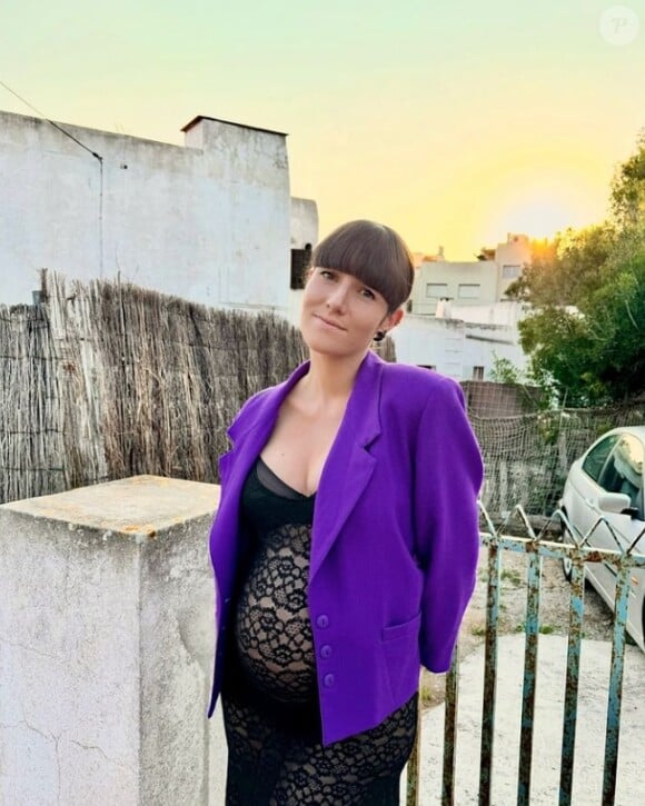 La jeune femme qui s'illustre en tant que styliste attend actuellement son premier enfant. Elle avait officialisé l'heureuse nouvelle cet été.
Margaux Thibaut qui met en avant son incroyable baby-bump sur la Toile.
(Capture Instagram)