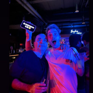 Aurélie Casse, partie de BFMTV, a aussi fait savoir qu'elle était de la partie en postant des clichés de la soirée
Marc-Olivier Fogiel et Hervé Beroud quitte BFMTV et ont organisé une fête d'adieux. Instagram