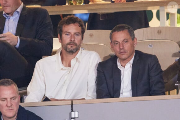 François Roelants et son mari Marc-Olivier Fogiel - Personnalités dans les tribunes lors des Internationaux de France de tennis de Roland Garros 2024 à Paris. Le 29 mai 2024 © Jacovides-Moreau / Bestimage