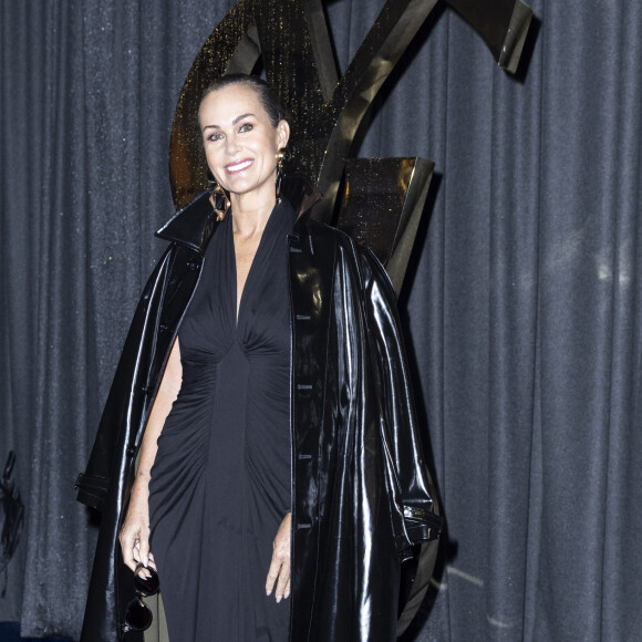 La Fashion Week parisienne est l'occasion pour les célébrités de briller de mille feux. 
Laeticia Hallyday au photocall du défilé Saint Laurent, Collection Prêt-à-porter Printemps / Eté 2025 dans le cadre de la Fashion Week de Paris. © Olivier Borde / Bestimage