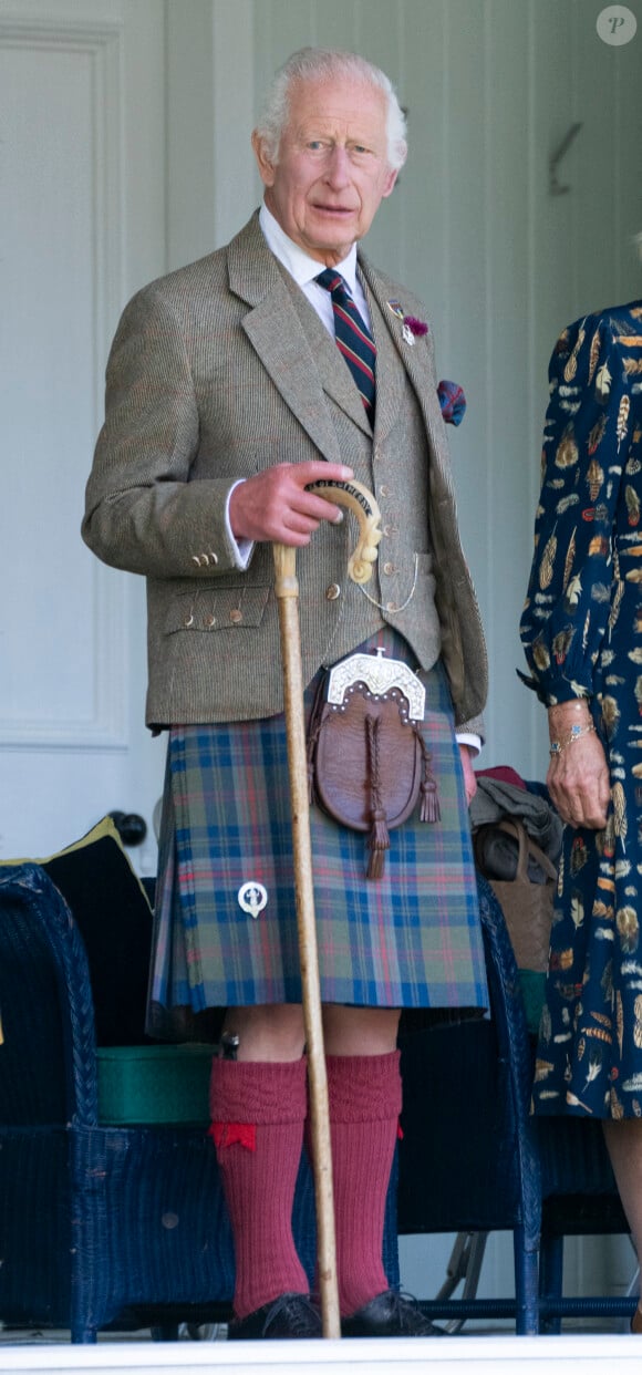 Le roi Charles III d'Angleterre et Camilla Parker Bowles, reine consort d'Angleterre, partagent un fou rire lors du Braemar Gathering 2024, le 7 septembre 2024. © Goff / Bestimage