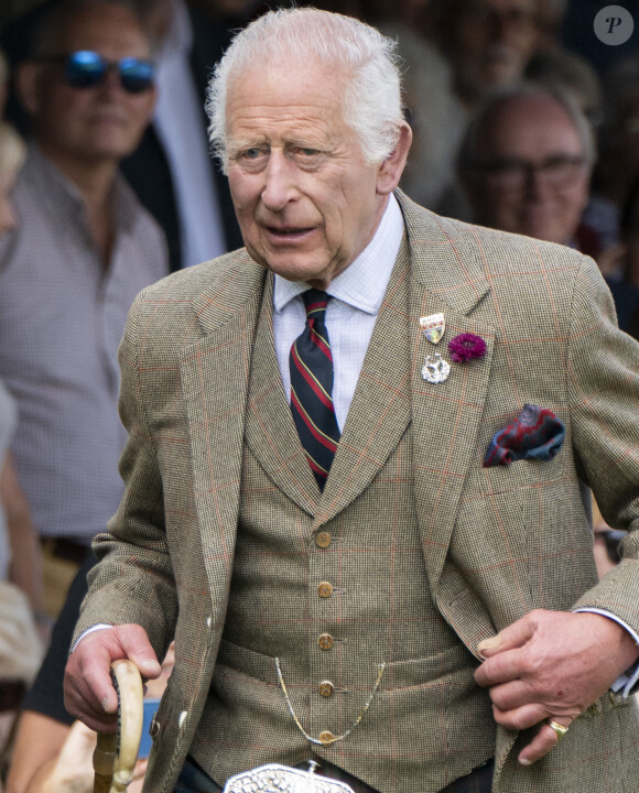 Le roi Charles III d'Angleterre et Camilla Parker Bowles, reine consort d'Angleterre, partagent un fou rire lors du Braemar Gathering 2024, le 7 septembre 2024. © Goff / Bestimage