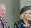 En effet, Tom Parker-Bowles a déclaré à l'Express UK que "Son médecin dit que le traitement se déroule bien".
Le roi Charles III d'Angleterre et Camilla Parker Bowles, reine consort d'Angleterre, partagent un fou rire lors du Braemar Gathering 2024, le 7 septembre 2024. © Goff / Bestimage