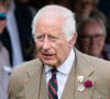 Le roi Charles III souffre depuis plusieurs mois d'un cancer. 
Le roi Charles III d'Angleterre et Camilla Parker Bowles, reine consort d'Angleterre, partagent un fou rire lors du Braemar Gathering. © Goff / Bestimage