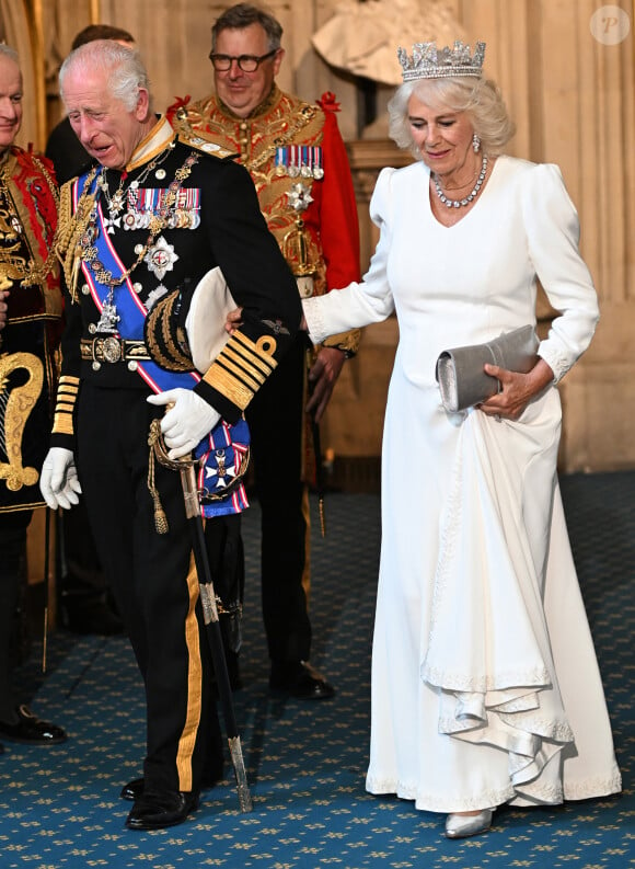 Buckingham Palace avait annoncé dans la foulée que le roi se portait bien et qu'il suivait un traitement de chimiothérapie. 
Le roi Charles III d'Angleterre et la reine consort Camilla Parker Bowles lors de l'ouverture officielle du parlement britannique au palais de Westminster à Londres. Le 17 juillet 2024 © Eddie Mulholland / WPA Pool / Bestimage