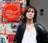 constatent nos confrères de "L'Informé"
Ben Attal, Rachida Dati (ministre de la culture), Charlotte Gainsbourg lors de la cérémonie de dévoilement de la plaque "Maison des Illustres" de la Maison Gainsbourg à Paris, France. © Christophe Clovis/Bestimage 