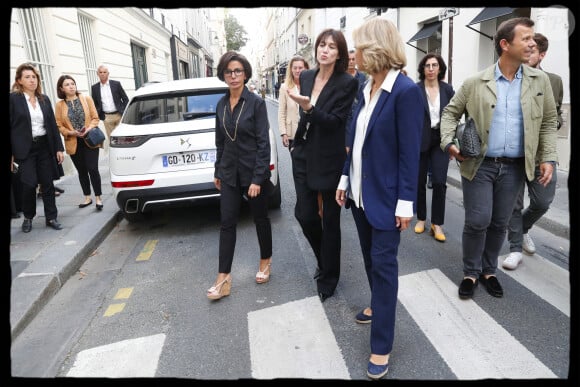 Mais il y a toutefois une bonne nouvelle...
Exclusif - Rachida Dati, maire du 7ème arrondissement de Paris, Charlotte Gainsbourg, Valérie Pécresse, présidente du conseil régional d'Ile de France lors de l'inauguration de la Maison Gainsbourg, rue de Verneuil à Paris le 14 septembre 2023. La maison ouvrira ses portes au public à partir du 20 septembre 2023.© Alain Guizard / Bestimage