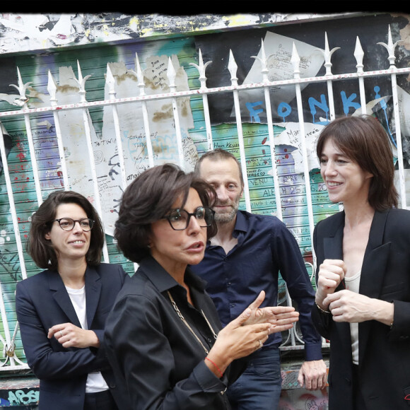 Exclusif - Charlotte Gainsbourg, Rachida Dati, maire du 7ème arrondissement de Paris, Lorraine Dauchez, Fondatrice, ARTEUM lors de l'inauguration de la Maison Gainsbourg, rue de Verneuil à Paris le 14 septembre 2023. La maison ouvrira ses portes au public à partir du 20 septembre 2023. © Alain Guizard / Bestimage