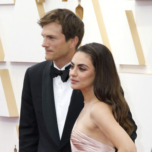 "C'est absolument ridicule et faux", a assuré une source proche et anonyme au magazine "People".
Ashton Kutcher et sa femme Mila Kunis (bijoux Messika) au photocall de la 94ème édition de la cérémonie des Oscars à Los Angeles, le 27 mars 2022. © Future-Image via Zuma Press/Bestimage