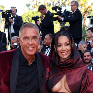 Samy Naceri et Sofia Athena - Montée des marches pour la cérémonie de clôture du 77ème Festival International du Film de Cannes au Palais des Festivals à Cannes. Le 25 mai 2024 © Jacovides-Moreau / Bestimage