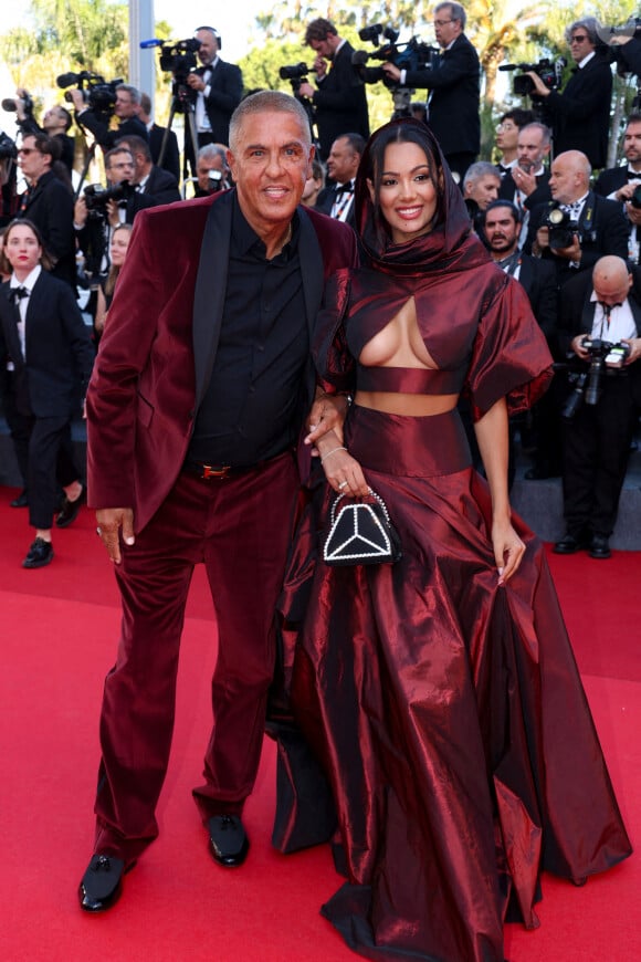 Samy Naceri et Sofia Athena - Montée des marches pour la cérémonie de clôture du 77ème Festival International du Film de Cannes au Palais des Festivals à Cannes. Le 25 mai 2024 © Jacovides-Moreau / Bestimage