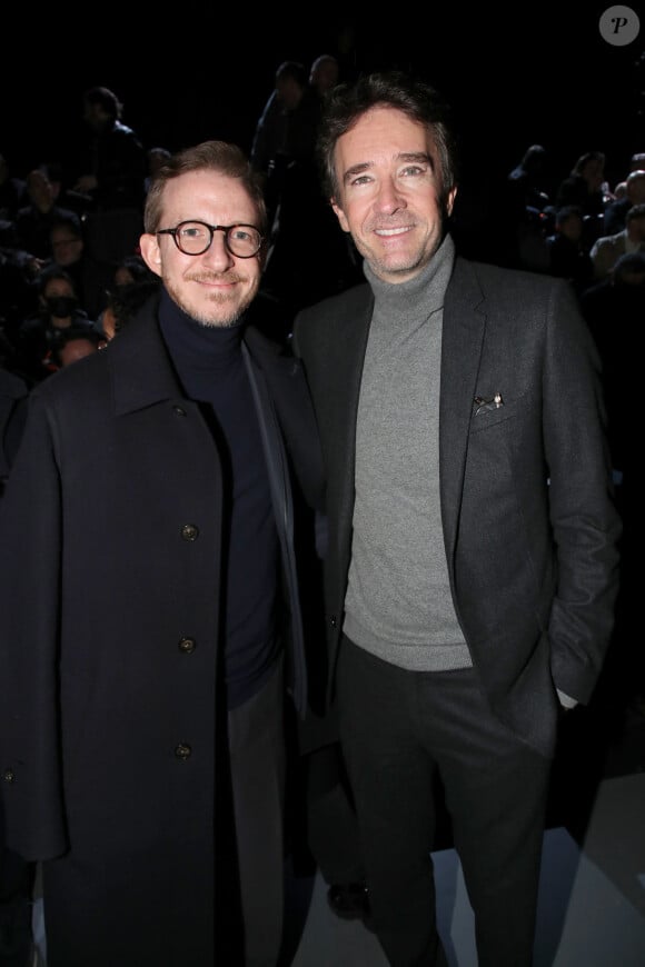 Un membre de la famille Arnault 
Antoine Arnault (D) et son cousin Ludovic Watine Arnault (G) - Défilé Dior Collection Homme Prêt-à-Porter Automne/Hiver 2024-2025 lors de la Fashion Week de Paris (PFW), à l'École Miliatire, Place Fontenoy, à Paris, France, le 19 janvier 2024. © Bertrand Rindoff/Bestimage 