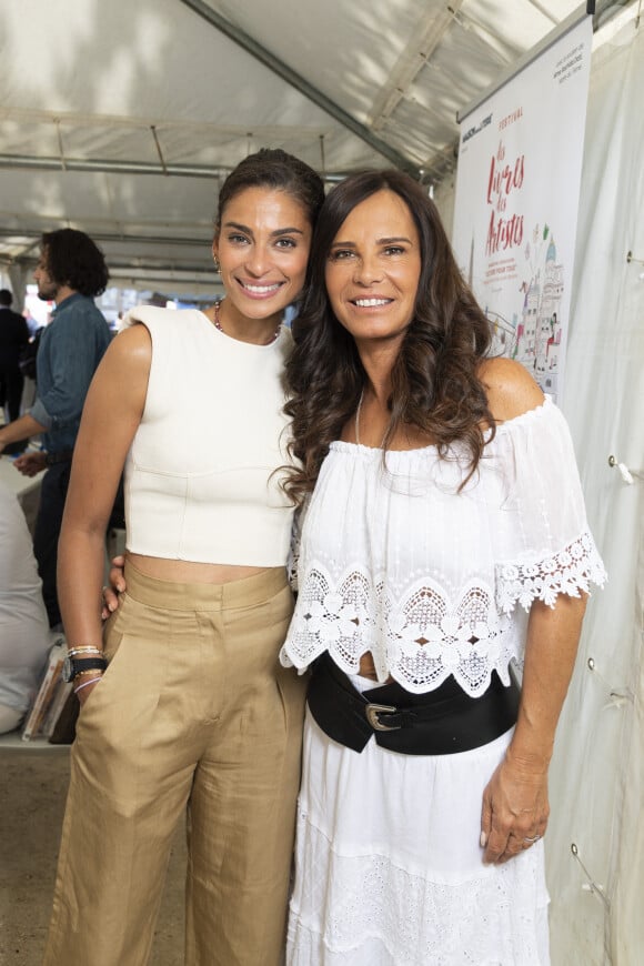 Tatiana Silva et Nathalie Marquay-Pernaut - Festival des Livres et des Artistes organisé par l'association "Lecture pour Tous" engagée dans la lutte contre l'illettrisme au Mail Branly à Paris le 2 juillet 2022. © Pierre Perusseau / Jack Tribeca / Bestimage 