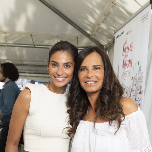 Tatiana Silva et Nathalie Marquay-Pernaut - Festival des Livres et des Artistes organisé par l'association "Lecture pour Tous" engagée dans la lutte contre l'illettrisme au Mail Branly à Paris le 2 juillet 2022. © Pierre Perusseau / Jack Tribeca / Bestimage 