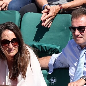 Pierre Sled et sa compagne dans les tribunes des Internationaux de Tennis de Roland Garros à Paris le 8 juin 2017 © Cyril Moreau-Dominique Jacovides/Bestimage