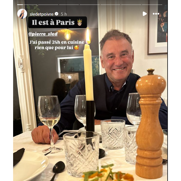 La jeune femme de 28 ans retrouve son père, installé en Italie, le temps d'un dîner.
Valentine, la fille de Sophie Davant, et son père Pierre Sled ensemble pour un dîner d'exception.