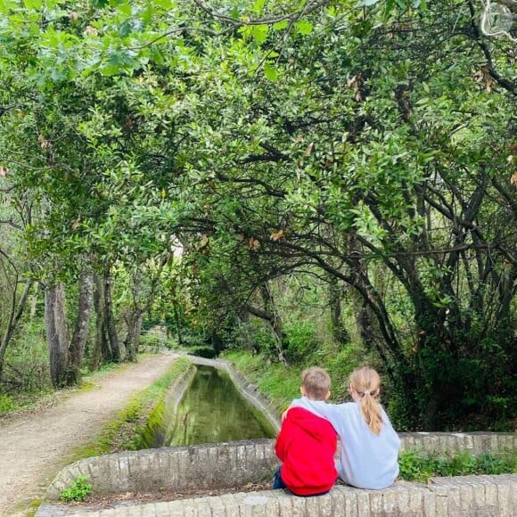 Si le comédien est fier de ses enfants et n'hésite pas à partager des moments en famille sur Instagram, il ne dévoile jamais leurs visages...
Instagram @jarrytypique