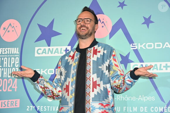 L'animateur Jarry arrive à la cérémonie d'ouverture du 27e Festival du film de comédie à L'Alpe d'Huez, France, le 15 janvier 2024. Photo par Mireille Ampilhac/ABACAPRESS.COM