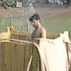 C'est dans la douche des fermiers que David Charvet se lave aujourd'hui...