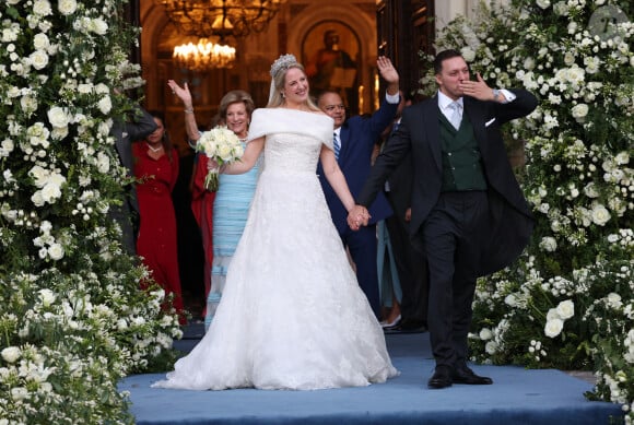 La réception s'est tenue au bord de la mer à Glyfada, près d'Athènes.
Mariage de la princesse Theodora de Grèce et Matthew Kumar en la cathédrale de l'Annonciation à Athènes le 28 septembre 2024
Théodora de Grèce et Matthew Kumar quittent la cathédrale de l'Annonciation de Sainte-Marie, désormais mari et femme, le 28 septembre 2024, à Athènes, en Grèce. MARIAGE José Ruiz / Europa Press 28/09/2024