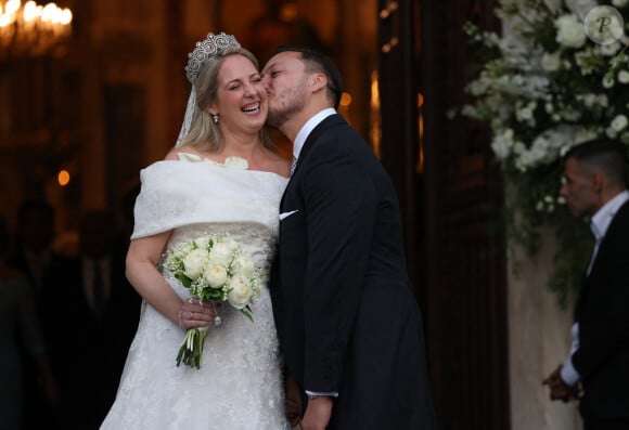 Théodora portait une robe de la créatrice grecque Celia Kritharioti et un diadème familial.
Mariage de la princesse Theodora de Grèce et Matthew Kumar en la cathédrale de l'Annonciation à Athènes le 28 septembre 2024 Théodora de Grèce et Matthew Kumar quittent la cathédrale de l'Annonciation de Sainte-Marie, désormais mari et femme, le 28 septembre 2024, à Athènes, en Grèce. MARIAGE José Ruiz / Europa Press 28/09/2024