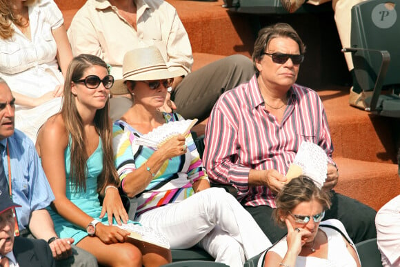 Bernard Tapie avec sa femme et leur fille lors de la finale masculine des Internationaux de France de tennis à Roland Garros, à Paris, France, le 11 juin 2006. Photo Gorassini-Nebinger-Zabulon/ABACAPRESS.COM