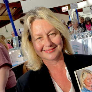 " Je subis en fait ce que la vie me réserve et encore vous ne savez pas tout" a-t-elle confié, visiblement émue.
Luana Belmondo lors de la 41ème Foire du Livre de Brive dans La Halle Brassens, à Brive-la-Gaillarde, France, le 10 novembre 2023. © Fabien Faure/Bestimage