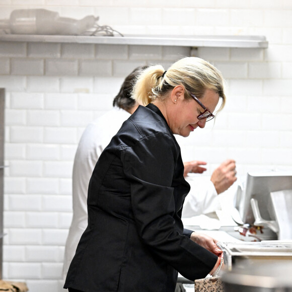 Exclusif - Luana Belmondo, la célèbre cheffe romaine, prend les commandes de la cuisine de Gioia, la célèbre table tropézino-italienne située à Saint-Tropez dont Jean-Roch est le propriétaire. Ici, elle est au restaurant où elle viendra une fois par mois superviser sa brigade.