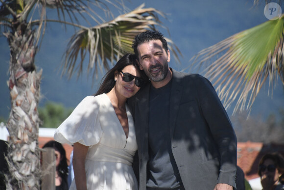 A la station balnéaire familiale, La Romanina, Gigi Buffon et Ilaria D'amico fêtent leur mariage au bord de la mer avec des invités VIP et des amis.