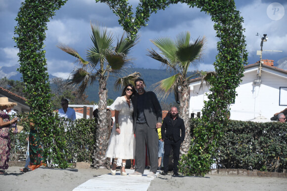 A la station balnéaire familiale, La Romanina, Gigi Buffon et Ilaria D'amico fêtent leur mariage au bord de la mer avec des invités VIP et des amis.