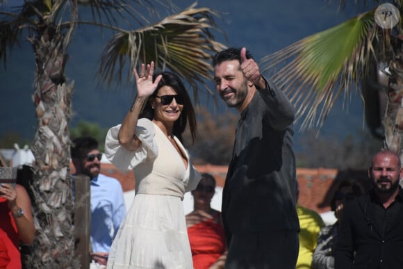 Giuliani Buffon est un homme heureux et amoureux !
A la station balnéaire familiale, La Romanina, Gigi Buffon et Ilaria D'amico fêtent leur mariage au bord de la mer avec des invités VIP et des amis.