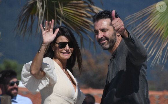 A la station balnéaire familiale, La Romanina, Gigi Buffon et Ilaria D'amico fêtent leur mariage au bord de la mer avec des invités VIP et des amis.