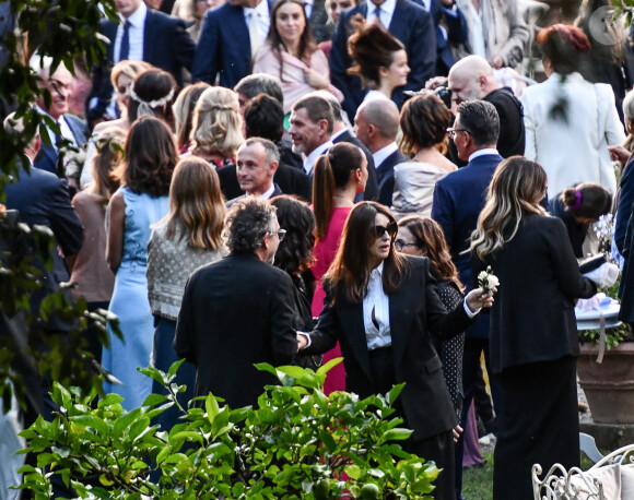 Naturellement, de nombreuses célébrités ont fait le déplacement pour assister aux festivités.
Lucques : Lucques, S Pancrazio, 28/9/2024, mariage de Luigi Buffon et Ilaria D'Amico à la Villa Oliva, au premier plan Monica Bellucci et Tim Burton.