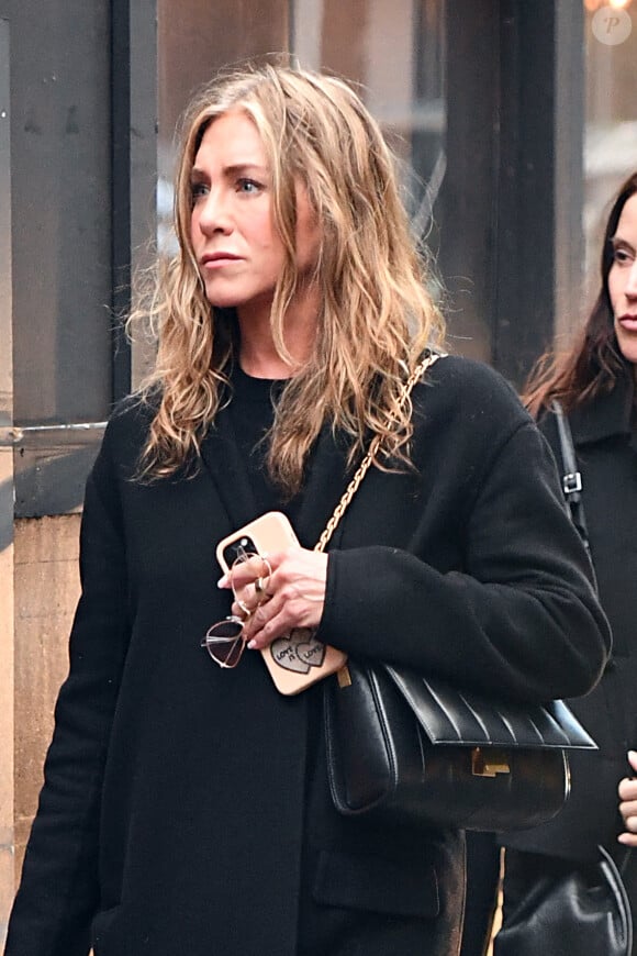 Exclusif - Jennifer Aniston retrouve son ex-mari Justin Theroux pour dîner avec des amis au restaurant "Il Cantinori" à New York, le 22 avril 2023. 