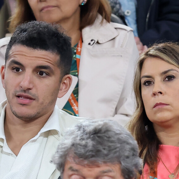 "Dans ce livre, je ne parle jamais de calories", ajoute la femme de Yahya Boumediene
 
Marion Bartoli et son mari Yahya Boumediene - Célébrités dans les tribunes des Internationaux de France de tennis de Roland Garros 2024 à Paris le 27 mai 2024. © Moreau-Jacovides/Bestimage