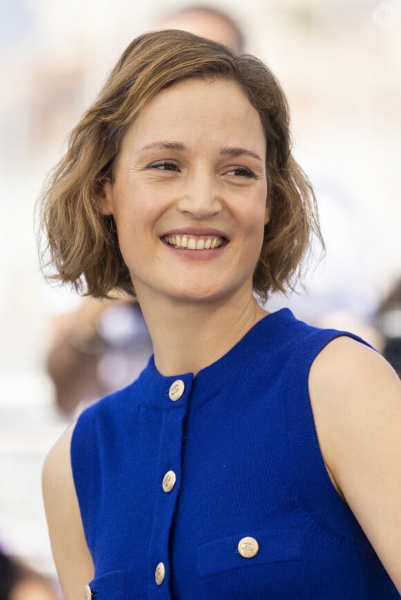 Vicky Krieps au photocall de "Plus Que Jamais (more than ever)" lors du 75ème Festival International du Film de Cannes, le 21 mai 2022. © Cyril Moreau/Bestimage 