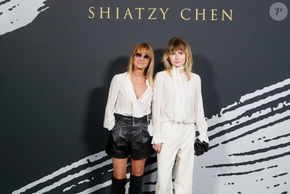 Axelle et sa fille Mitty ne se quittent plus depuis ce drame
Axelle Laffont et sa fille Mitty Hazanavicius au photocall du défilé de mode féminine Shiatzy Chen printemps-été 2025 lors de la Fashion Week de Paris (PFW), à Paris, France © Christophe Clovis/Bestimage 